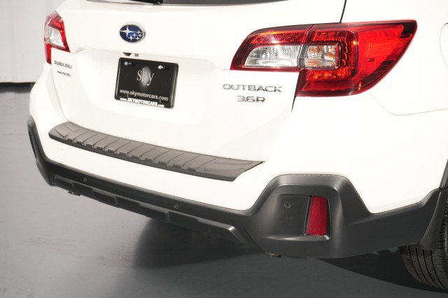 Used 2018 Subaru Outback 3.6R Touring AWD/4WD image 11