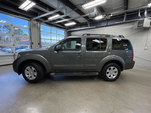 Used 2007 Nissan Pathfinder LE w/ LE Navigation Pkg image 2