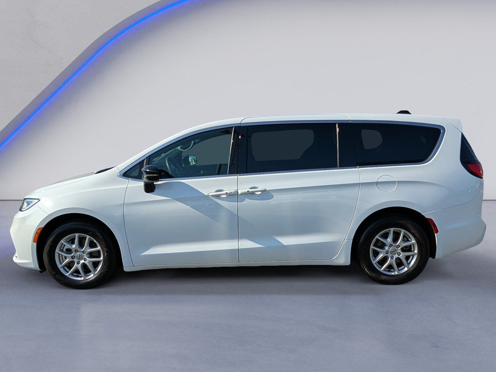 Used 2025 Chrysler Pacifica Select FWD image 6