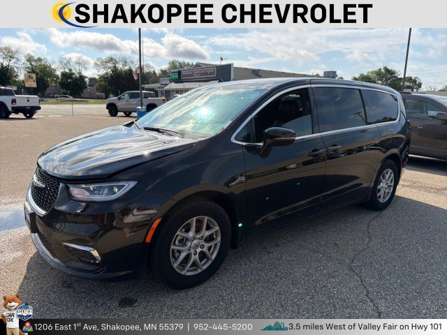Used 2025 Chrysler Pacifica Select FWD image 1