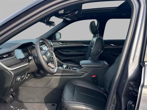 New 2025 Jeep Grand Cherokee L Limited image 6