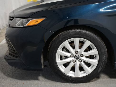 Used 2020 Toyota Camry LE FWD image 5