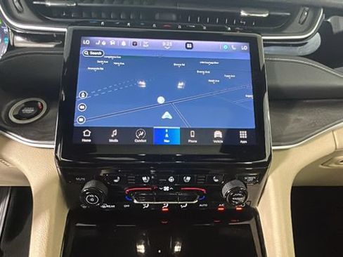 Used 2023 Jeep Grand Cherokee 4WD 4xe w/ Luxury Tech Group II image 24