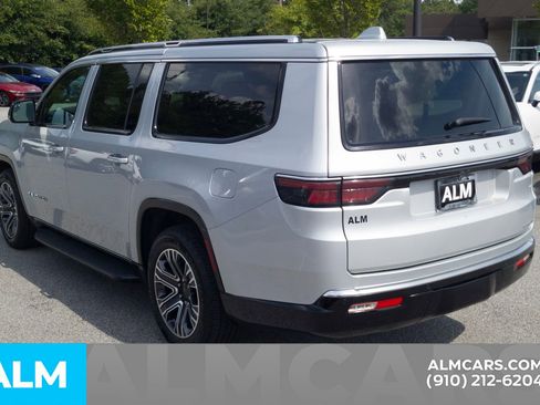 Used 2023 Jeep Wagoneer L Series II image 11