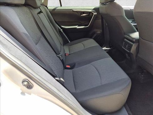 Used 2020 Toyota RAV4 XLE FWD image 18