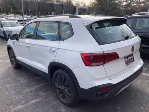 Certified 2022 Volkswagen Taos S image 4