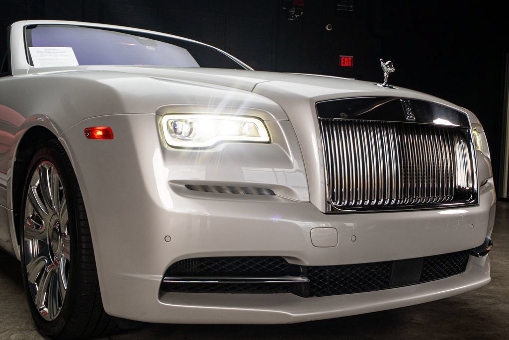 Used 2016 Rolls-Royce Dawn RWD image 9