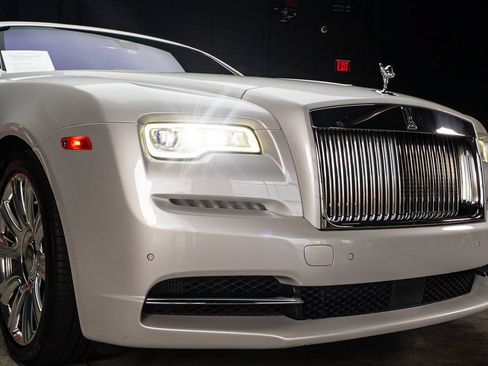 Used 2016 Rolls-Royce Dawn RWD image 9