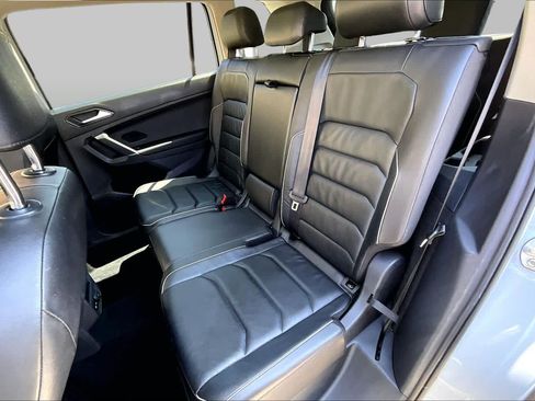 Used 2018 Volkswagen Tiguan SEL Premium FWD image 23
