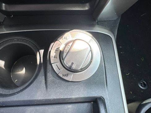 Used 2022 Toyota 4Runner Limited AWD/4WD image 18