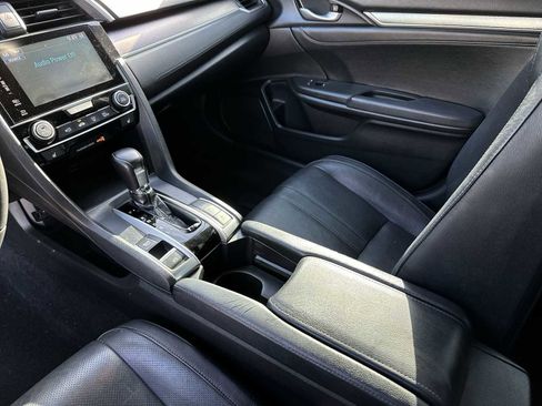 Used 2018 Honda Civic Touring image 22