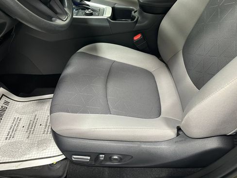 Used 2025 Toyota RAV4 XLE AWD/4WD image 13