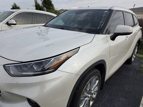 Used 2020 Toyota Highlander Limited FWD image 5