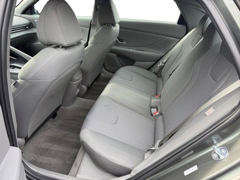 Certified 2025 Hyundai Elantra SE w/ Cargo Package image 16