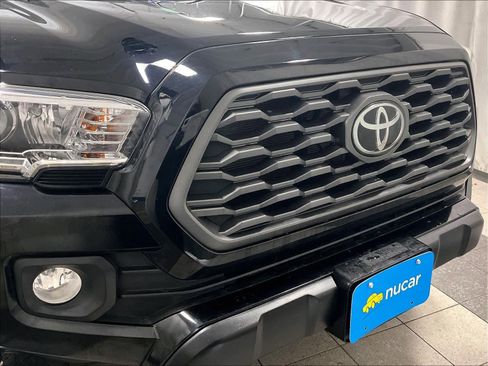 Used 2022 Toyota Tacoma TRD Off-Road image 32