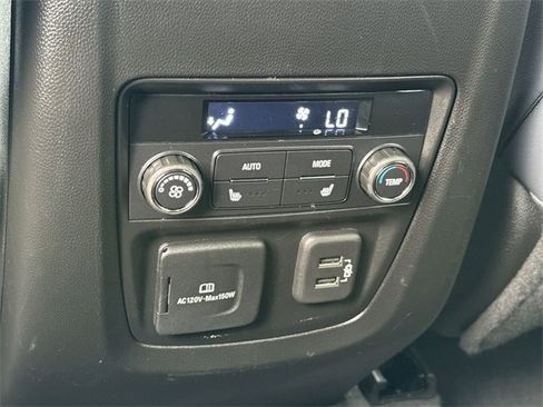 Used 2024 Buick Enclave Premium image 11