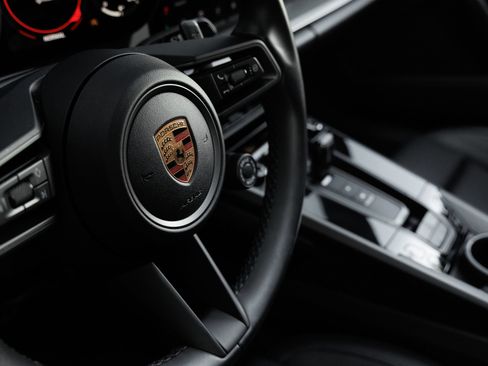 Certified 2022 Porsche 911 Carrera w/ Premium Package RWD image 19
