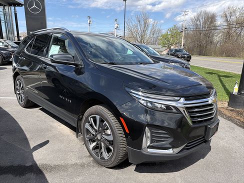 Used 2023 Chevrolet Equinox Premier AWD/4WD image 2