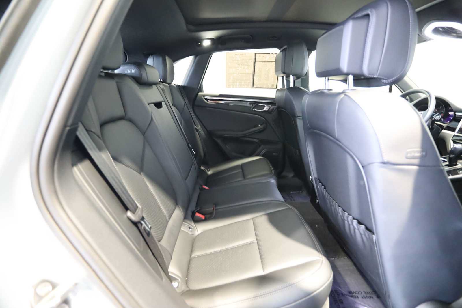 Used 2025 Porsche Macan AWD/4WD image 13