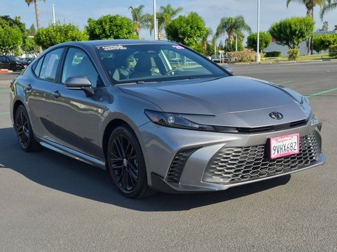 Used 2025 Toyota Camry SE FWD image 3