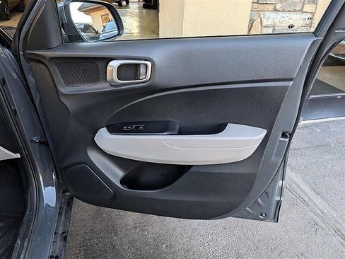 Used 2025 Hyundai Venue SEL image 30