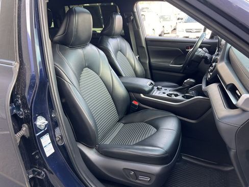 Used 2022 Toyota Highlander XSE image 24