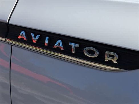 Used 2022 Lincoln Aviator Reserve w/ Equipment Group 201A image 12