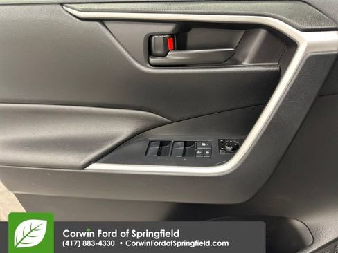 Used 2019 Toyota RAV4 LE image 32