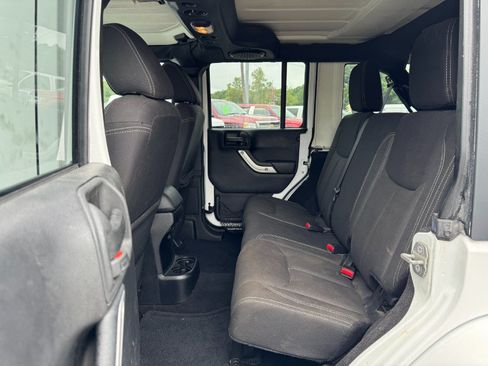 Used 2014 Jeep Wrangler Unlimited Sahara w/ Dual Top Group AWD/4WD image 16