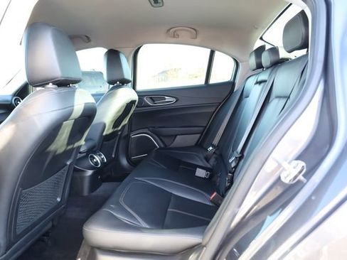 Used 2018 Alfa Romeo Giulia AWD image 22