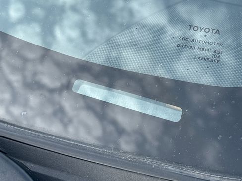 Used 2015 Toyota Prius Plug-In Hybrid image 27