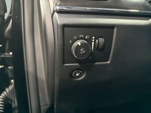 Used 2020 Jeep Grand Cherokee Overland AWD/4WD image 16