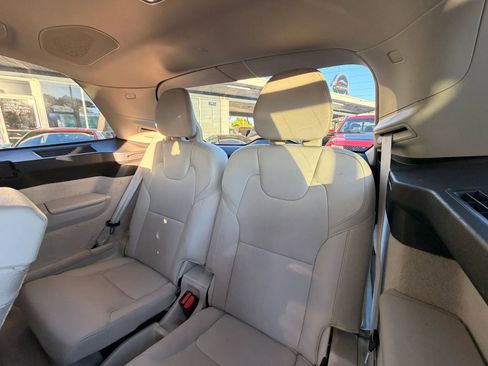 Used 2016 Volvo XC90 T6 Momentum w/ Momentum Plus Package AWD/4WD image 15