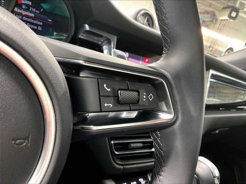 Used 2023 Porsche Macan AWD/4WD image 19