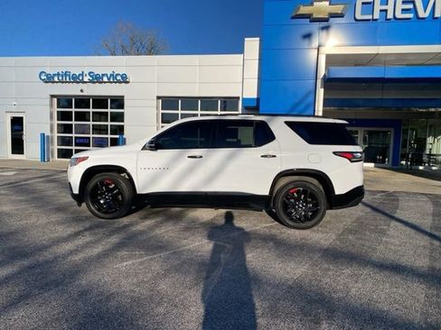 Used 2021 Chevrolet Traverse Premier w/ Redline Edition FWD image 2