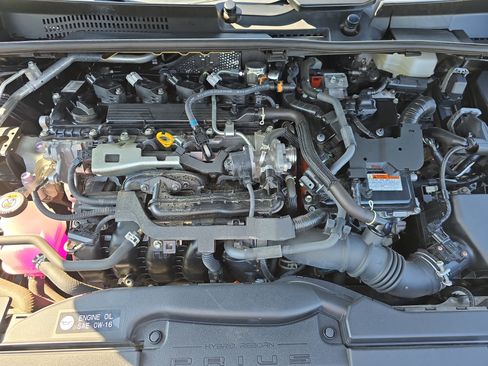 Used 2024 Toyota Prius LE FWD image 30