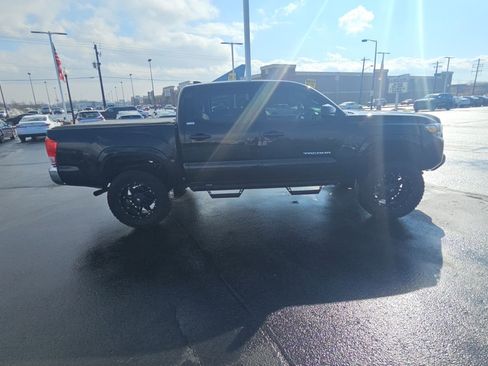 Used 2016 Toyota Tacoma SR5 w/ Towing Package image 2