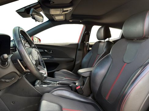 Used 2020 Hyundai Veloster Turbo image 6