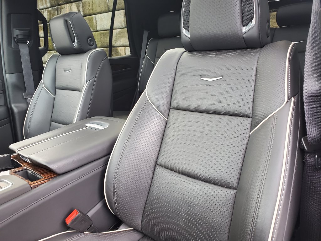 Used 2024 Cadillac Escalade Premium Luxury w/ Performance Package AWD/4WD image 36