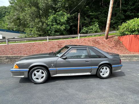 Used 1988 Ford Mustang GT RWD image 2