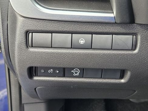 Used 2023 Nissan Rogue SV AWD/4WD image 32