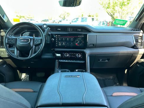 Used 2024 GMC Sierra 2500 AT4 w/ Technology Package AWD/4WD image 6