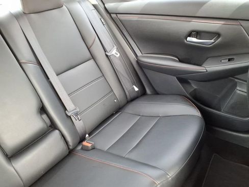 Used 2024 Nissan Sentra SR w/ SR Premium Package FWD image 18
