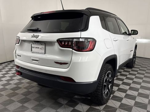 Used 2024 Jeep Compass Trailhawk image 6