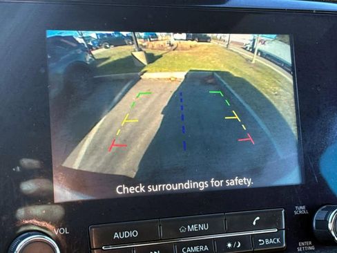 Used 2023 Nissan Titan SV w/ SV Convenience Package image 14