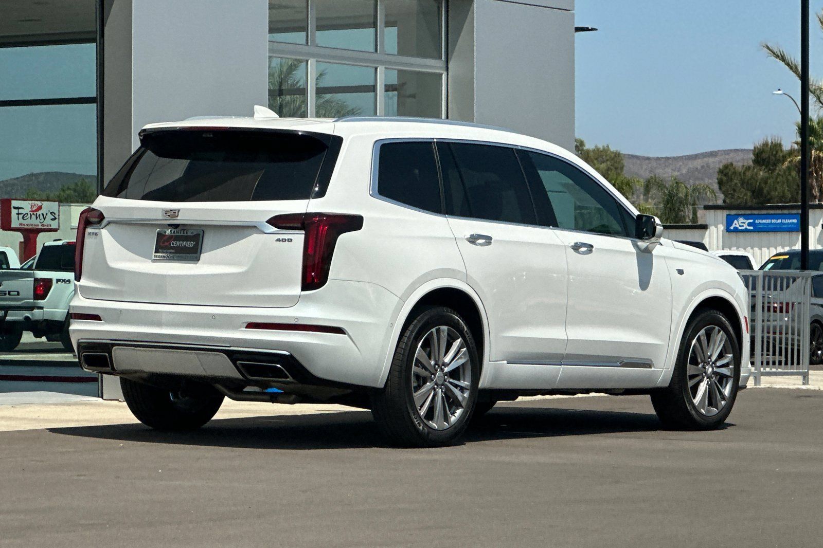 Used 2024 Cadillac XT6 Premium Luxury w/ Technology Package FWD image 4