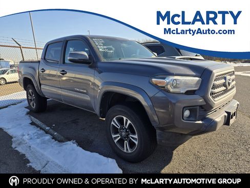 Used 2016 Toyota Tacoma TRD Sport image 1