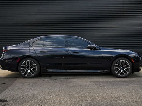 Used 2025 BMW i7 xDrive60 AWD/4WD image 35