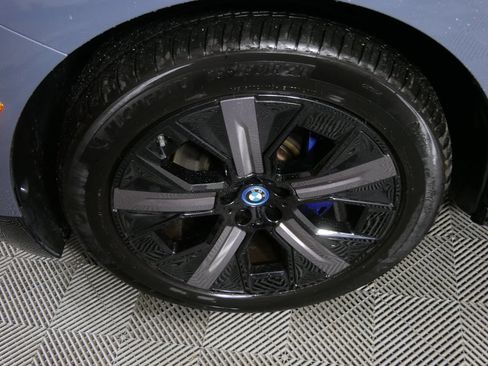 Used 2024 BMW iX xDrive50 w/ Sport Package AWD/4WD image 11
