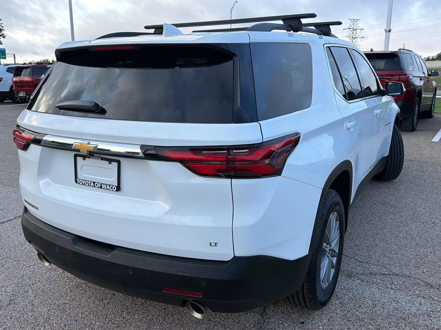 Used 2023 Chevrolet Traverse LT FWD image 3